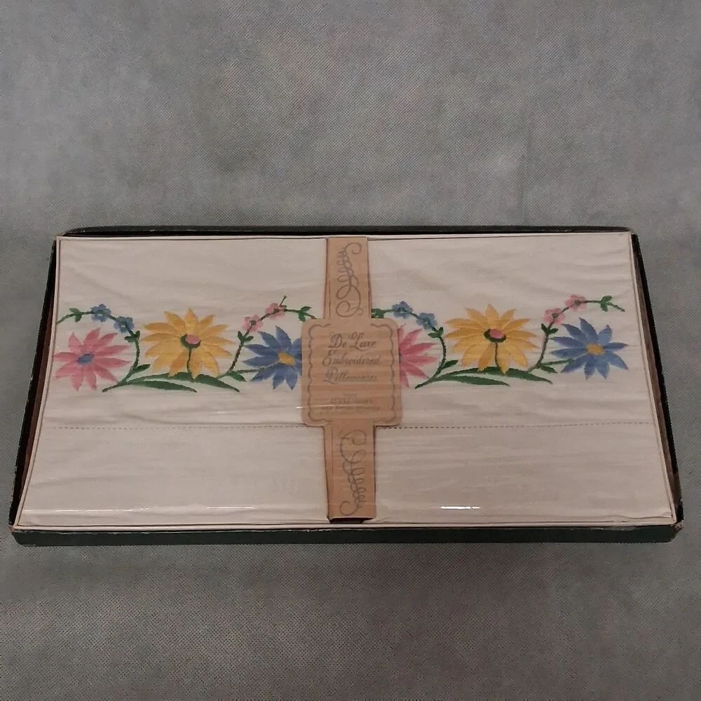 Vintage De Luxe Embroidered Pillowcases New in Box White 42x36